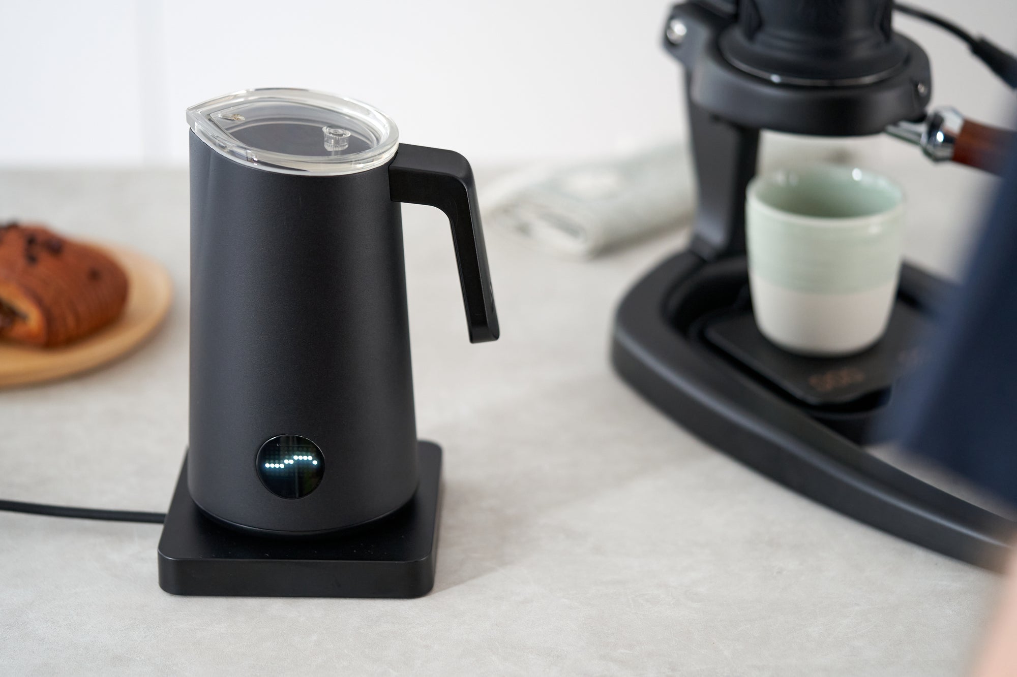 NanoFoamer Pro Hands-Free Milk Foamer - Black | Subminimal